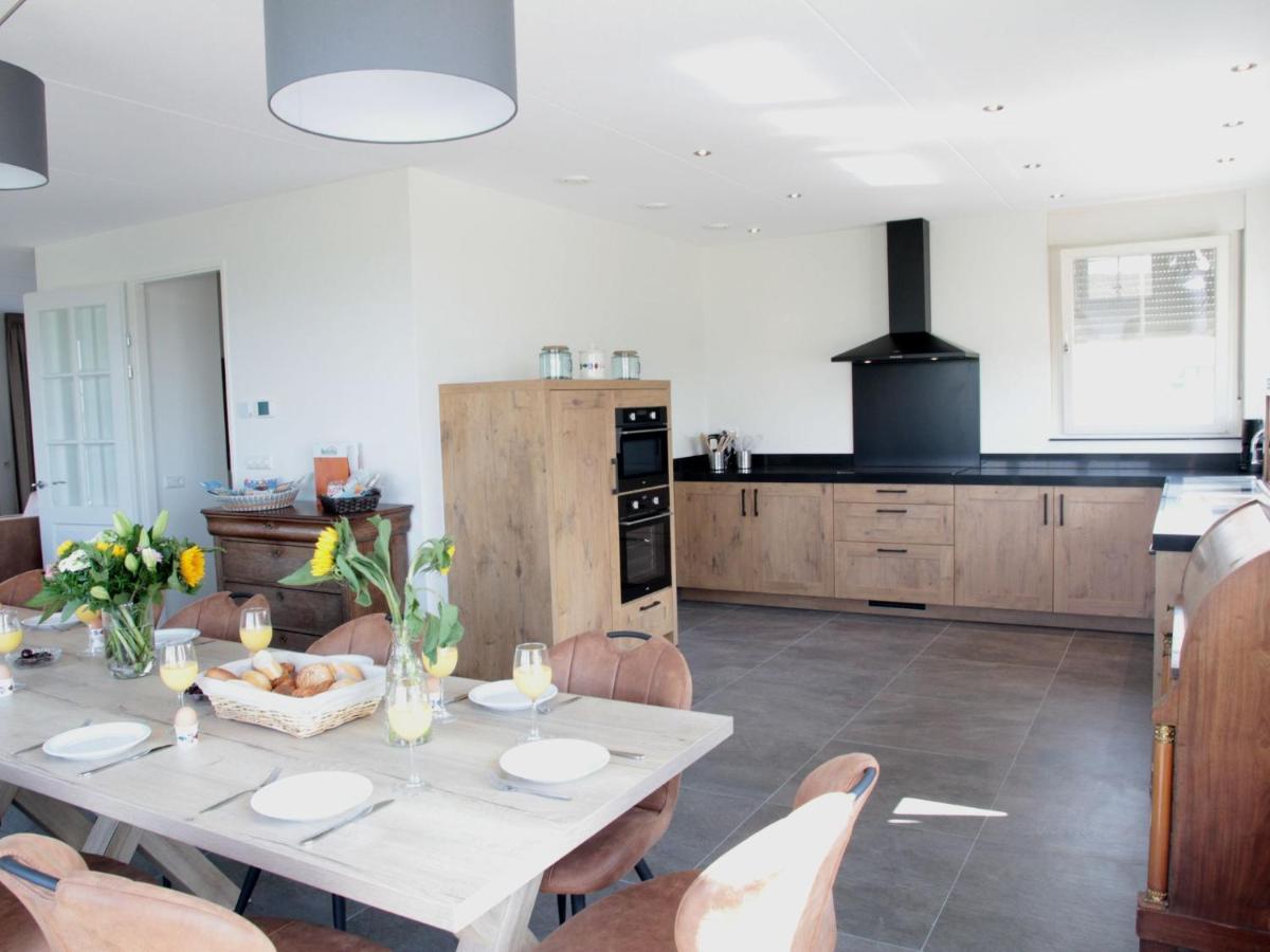 Beautiful And Spacious Villa With A Panoramic View Near The Beach Of Cadzand Exterior photo